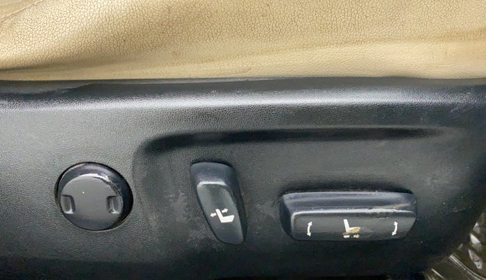 2015 Toyota Corolla Altis GL, Petrol, Manual, 1,00,530 km, Driver Side Adjustment Panel