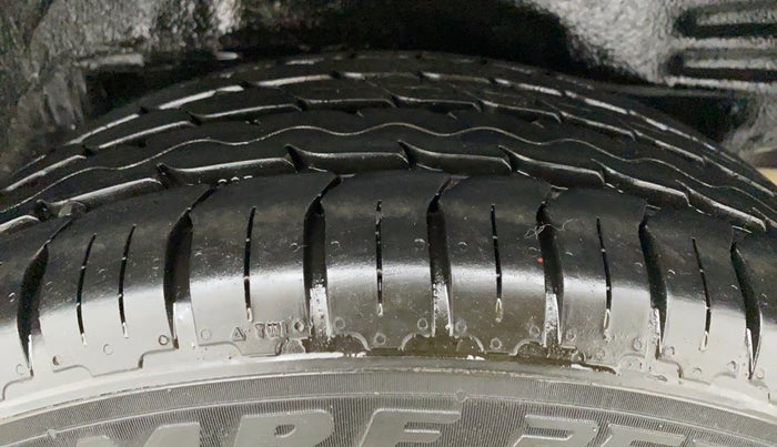 2015 Toyota Corolla Altis GL, Petrol, Manual, 1,00,530 km, Left Rear Tyre Tread