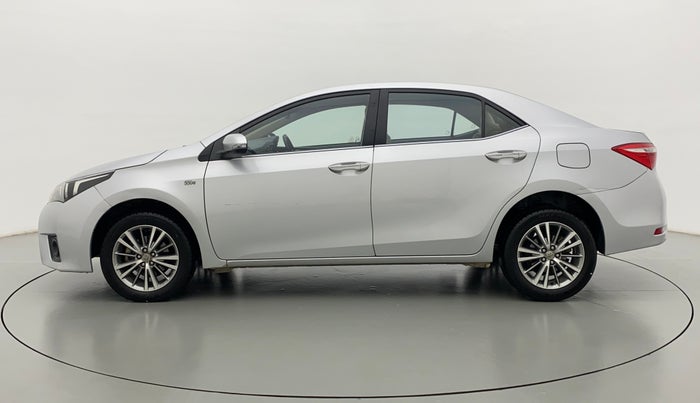 2015 Toyota Corolla Altis GL, Petrol, Manual, 1,00,530 km, Left Side