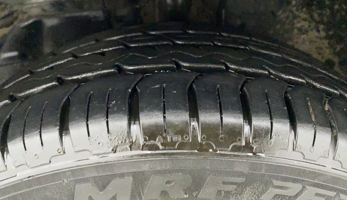2015 Toyota Corolla Altis GL, Petrol, Manual, 1,00,530 km, Left Front Tyre Tread