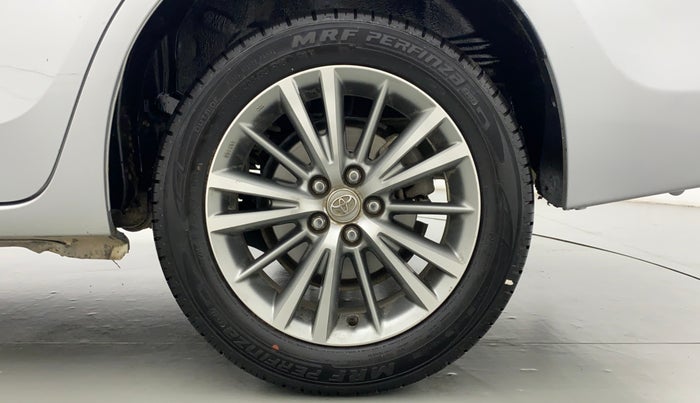 2015 Toyota Corolla Altis GL, Petrol, Manual, 1,00,530 km, Left Rear Wheel