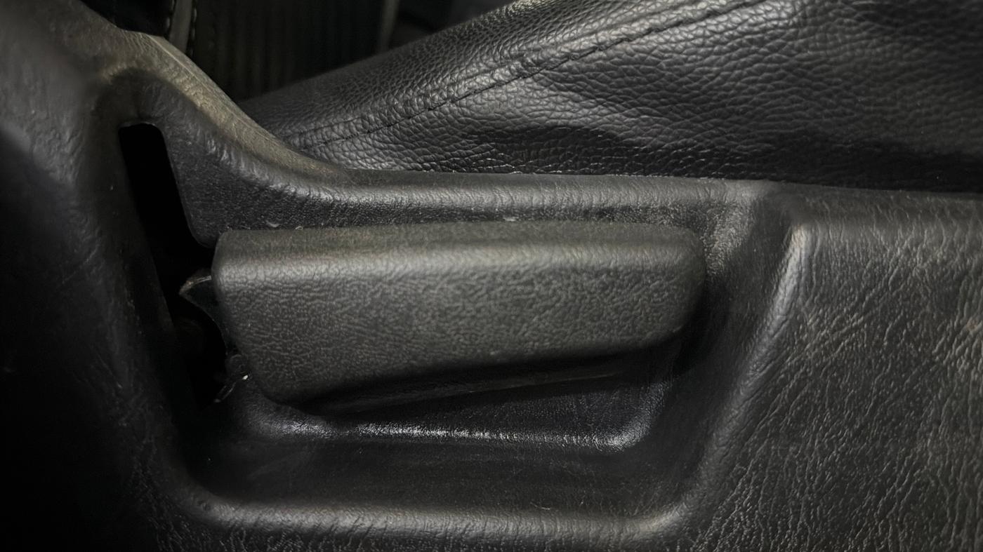 2022 Maruti Alto LXI O, Petrol, Manual, 18,097 km, Driver Side Adjustment Panel