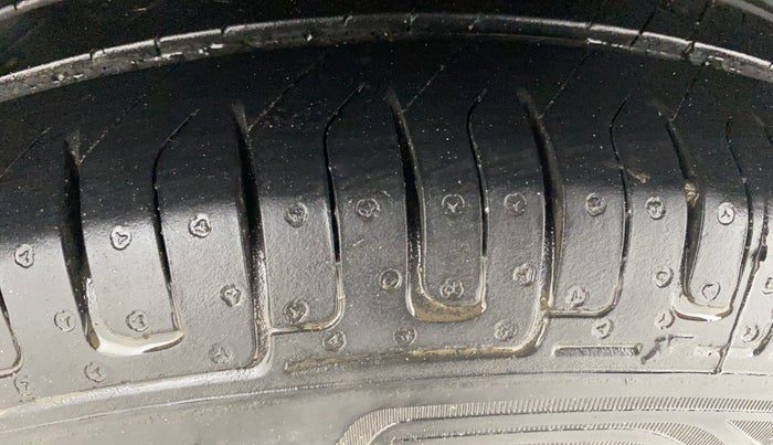 2016 Maruti Swift Dzire VXI, Petrol, Manual, 37,575 km, Left Rear Tyre Tread