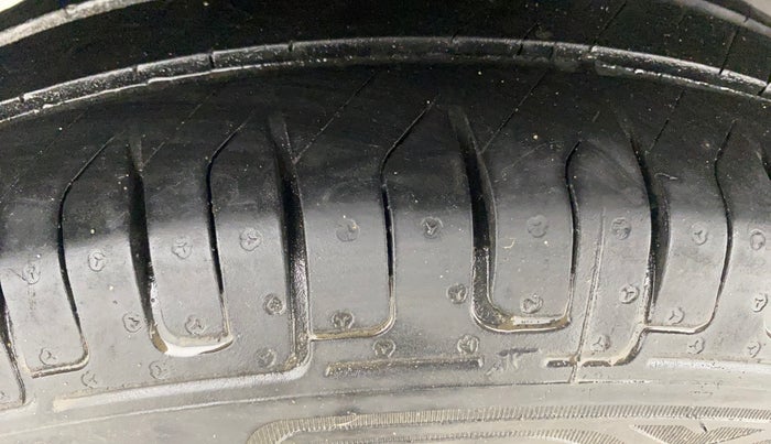 2016 Maruti Swift Dzire VXI, Petrol, Manual, 37,575 km, Right Rear Tyre Tread