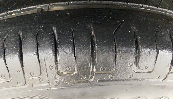 2016 Maruti Swift Dzire VXI, Petrol, Manual, 37,575 km, Left Front Tyre Tread