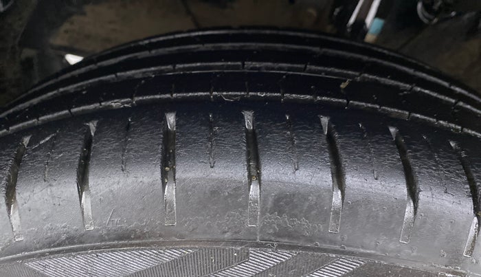 2019 Maruti Baleno ZETA PETROL 1.2, Petrol, Manual, 29,898 km, Left Front Tyre Tread