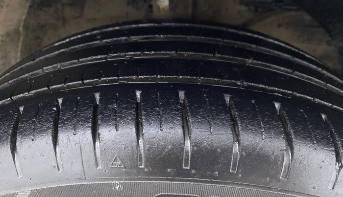 2019 Maruti Baleno ZETA PETROL 1.2, Petrol, Manual, 29,898 km, Right Front Tyre Tread