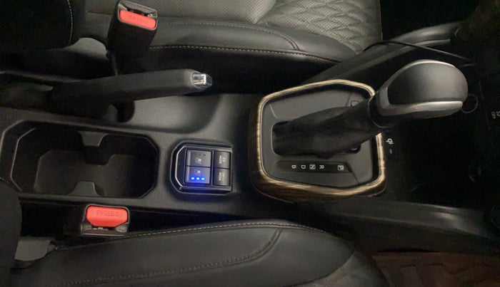 2022 Maruti Grand Vitara ALPHA SMART HYBRID AT, Petrol, Automatic, 47,405 km, Gear Lever