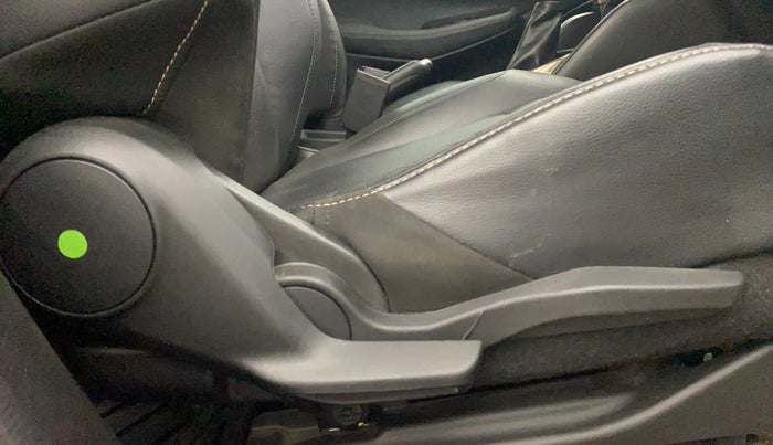 2022 Maruti Grand Vitara ALPHA SMART HYBRID AT, Petrol, Automatic, 47,405 km, Driver Side Adjustment Panel