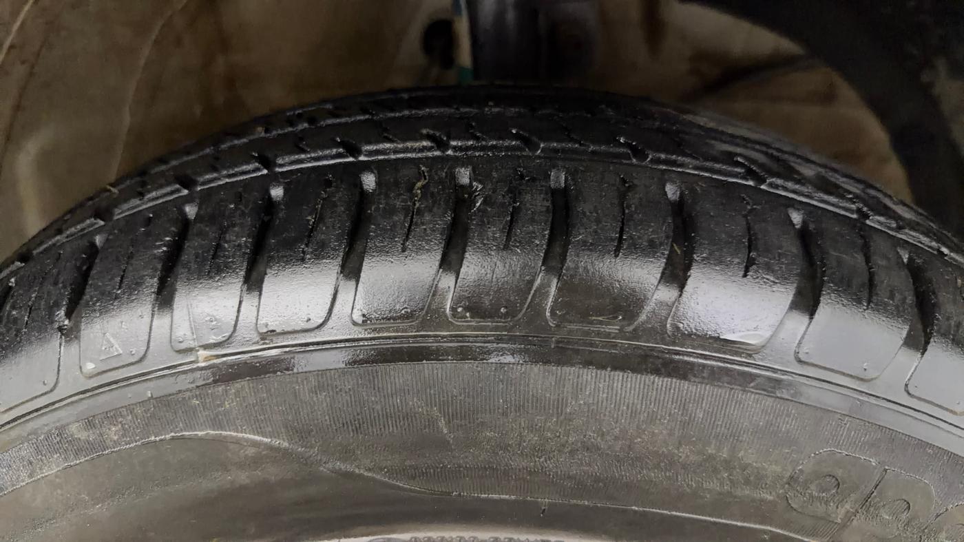 2023 Maruti Swift VXI, Petrol, Manual, 34,724 km, Right Front Tyre Tread