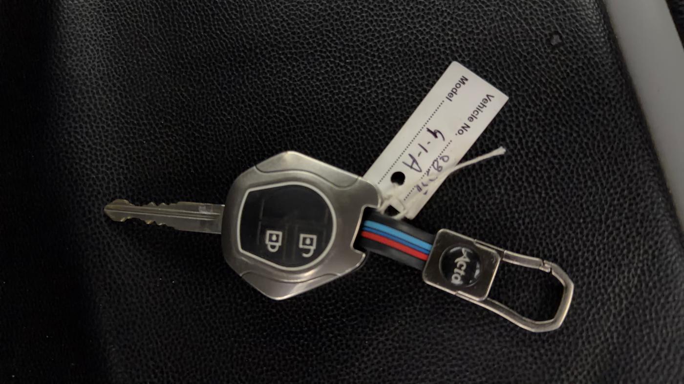 2023 Maruti Swift VXI, Petrol, Manual, 34,724 km, Key Close Up