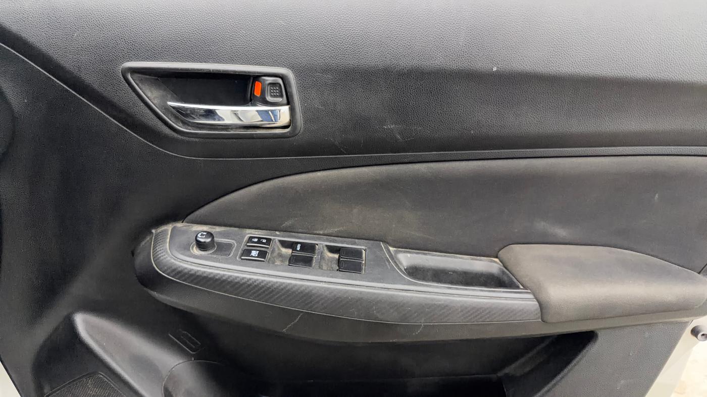 2023 Maruti Swift VXI, Petrol, Manual, 34,724 km, Driver Side Door Panels Control