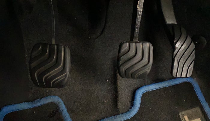 2021 Renault Kiger RXT 1.0 TURBO MT DUAL TONE, Petrol, Manual, 38,172 km, Pedals