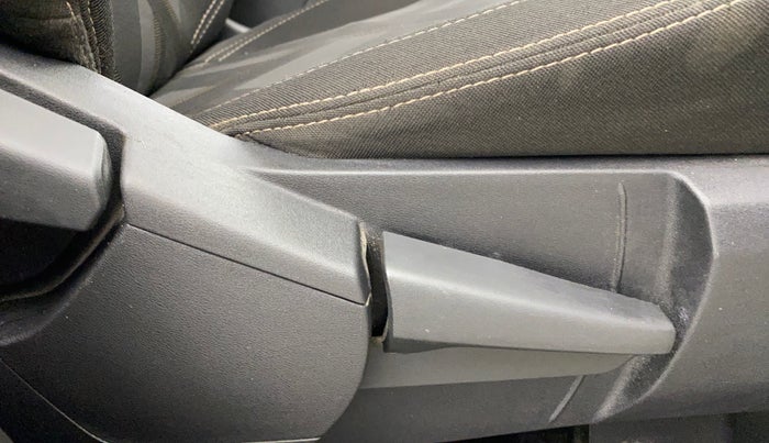 2021 Renault Kiger RXT 1.0 TURBO MT DUAL TONE, Petrol, Manual, 38,172 km, Driver Side Adjustment Panel