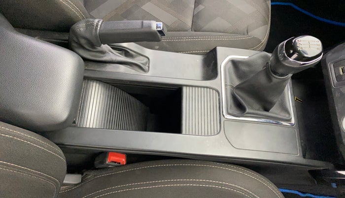 2021 Renault Kiger RXT 1.0 TURBO MT DUAL TONE, Petrol, Manual, 38,172 km, Gear Lever