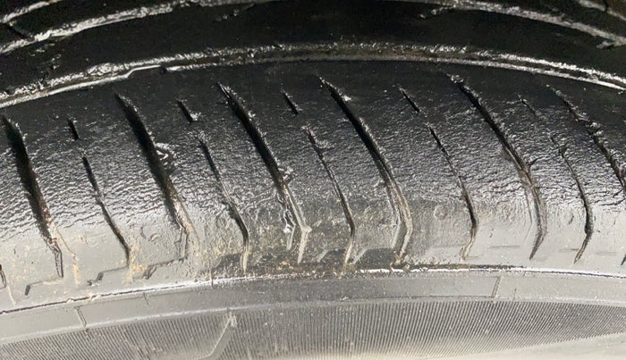 2021 Renault Kiger RXT 1.0 TURBO MT DUAL TONE, Petrol, Manual, 38,172 km, Left Front Tyre Tread