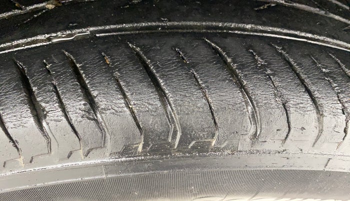 2021 Renault Kiger RXT 1.0 TURBO MT DUAL TONE, Petrol, Manual, 38,172 km, Left Rear Tyre Tread