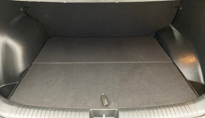 2017 Hyundai Creta 1.6 E + VTVT, Petrol, Manual, 54,913 km, Boot Inside