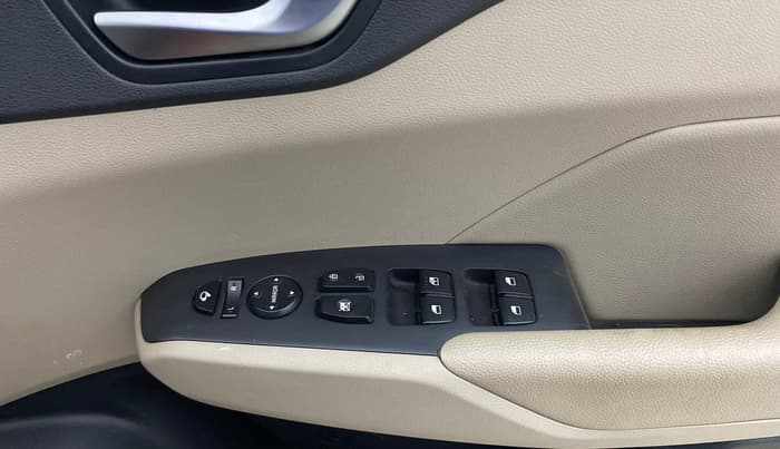 2019 Hyundai Verna 1.6 VTVT SX (O) AT, Petrol, Automatic, 26,169 km, Driver Side Door Panels Control