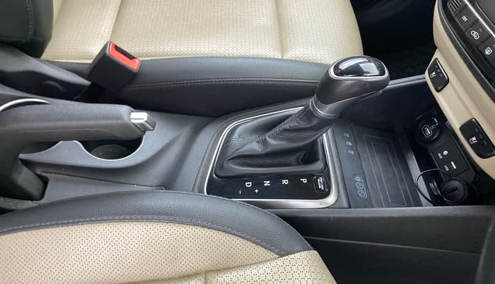 2019 Hyundai Verna 1.6 VTVT SX (O) AT, Petrol, Automatic, 26,169 km, Gear Lever