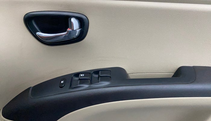 2014 Hyundai i10 SPORTZ 1.2, Petrol, Manual, 54,204 km, Driver Side Door Panels Control