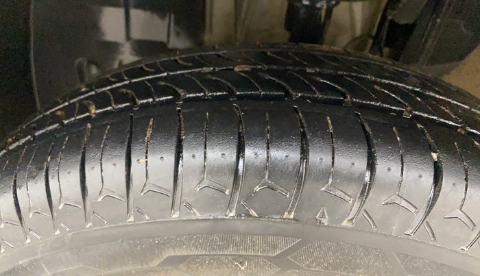 2020 Renault TRIBER RXT AMT, Petrol, Automatic, 43,288 km, Left Front Tyre Tread