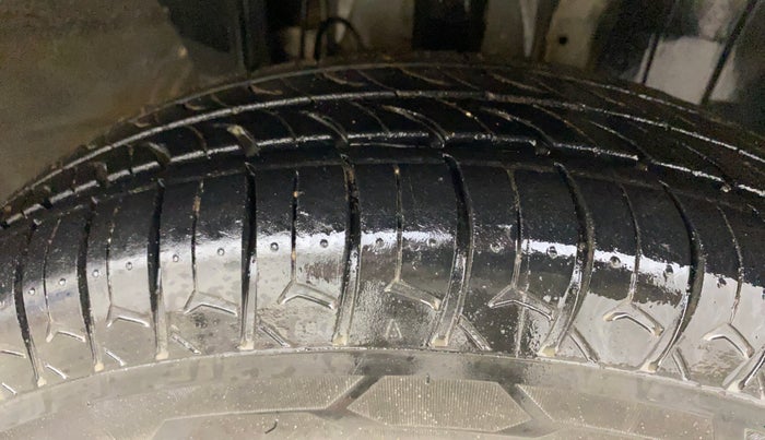 2020 Renault TRIBER RXT AMT, Petrol, Automatic, 43,288 km, Right Front Tyre Tread