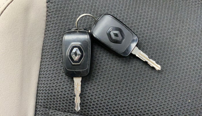 2020 Renault TRIBER RXT AMT, Petrol, Automatic, 43,288 km, Key Close Up