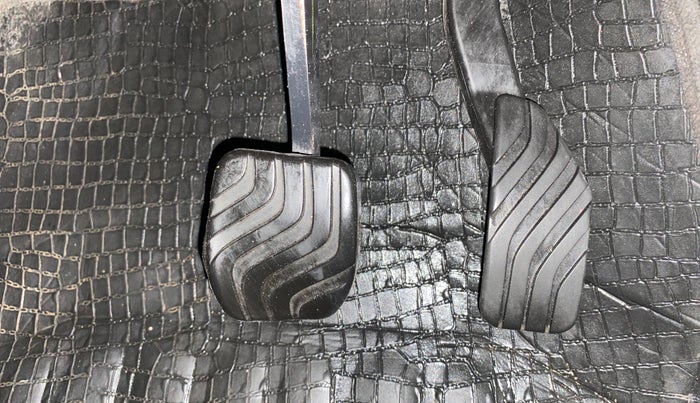 2020 Renault TRIBER RXT AMT, Petrol, Automatic, 43,288 km, Pedals