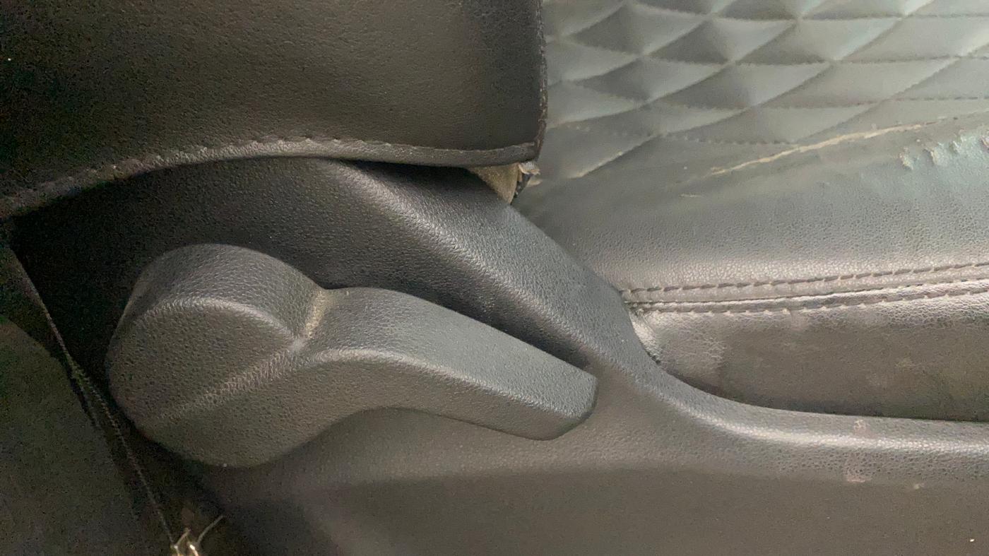 2018 Mahindra MARAZZO M2 7STR, Diesel, Manual, 1,13,503 km, Driver Side Adjustment Panel