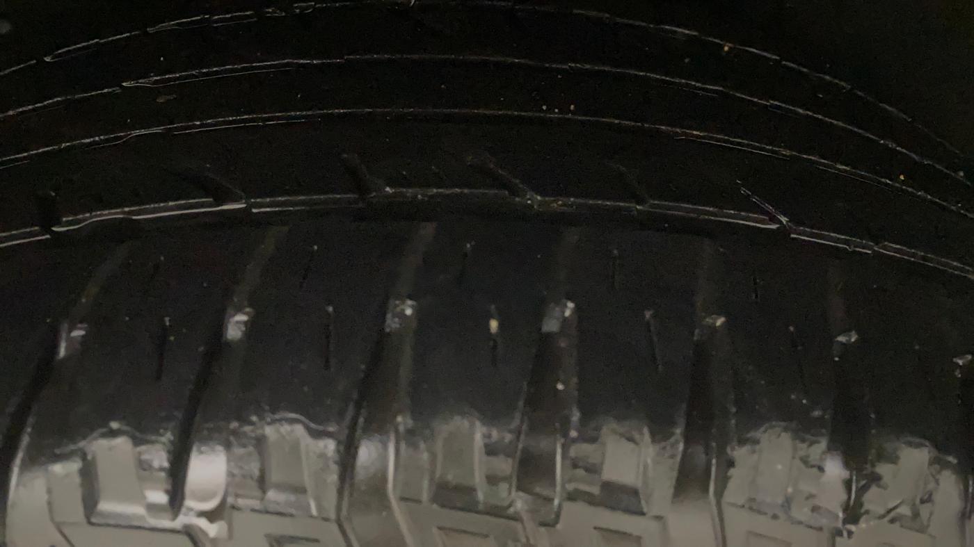 2018 Mahindra MARAZZO M2 7STR, Diesel, Manual, 1,13,503 km, Right Rear Tyre Tread