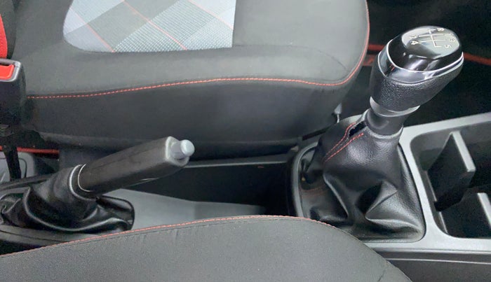 2021 Renault Kwid 1.0 RXT Opt, Petrol, Manual, 3,959 km, Gear Lever