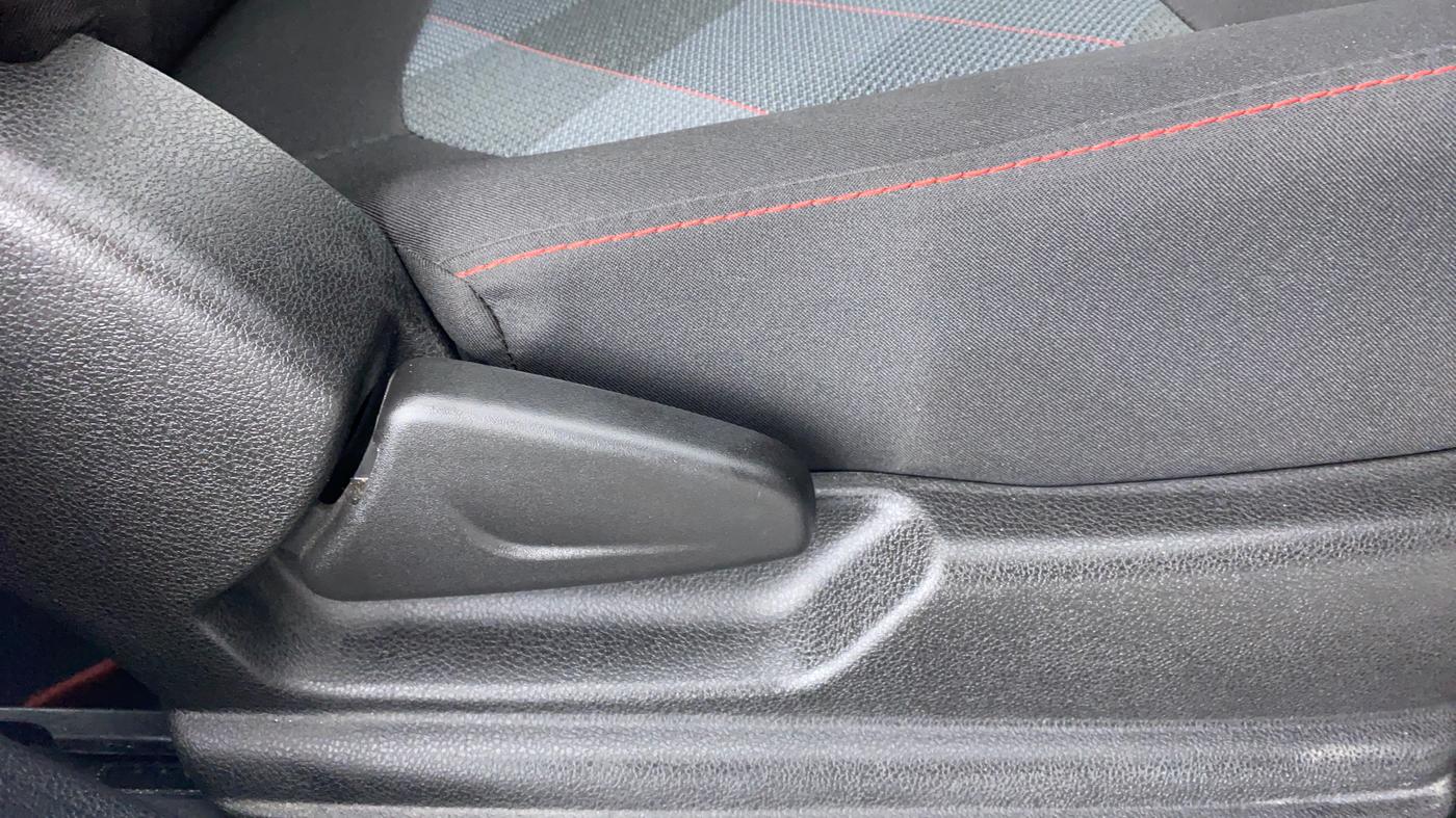 2021 Renault Kwid 1.0 RXT Opt, Petrol, Manual, 3,959 km, Driver Side Adjustment Panel