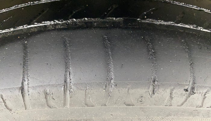 2015 Maruti Wagon R Stingray VXI, Petrol, Manual, 89,635 km, Right Front Tyre Tread