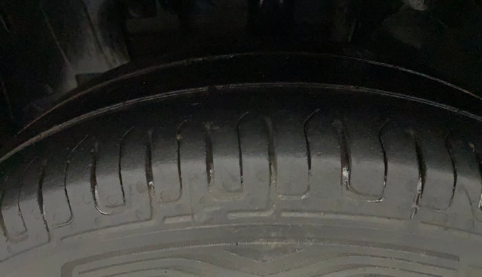 2017 Renault Kwid CLIMBER 1.0, Petrol, Manual, 53,503 km, Left Front Tyre Tread