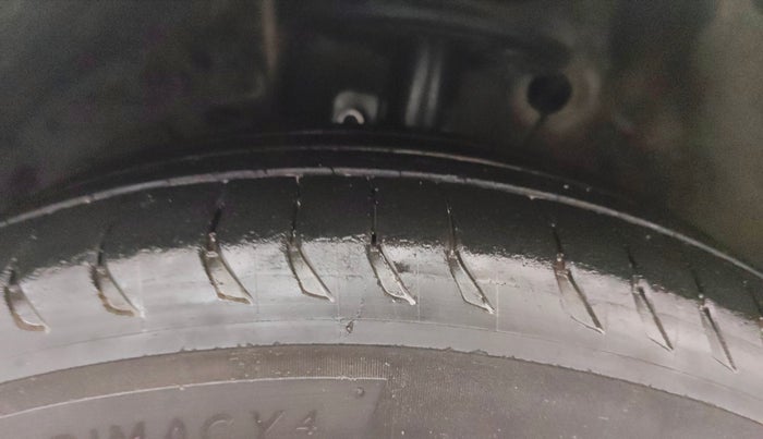 2017 Maruti Baleno ZETA CVT PETROL 1.2, Petrol, Automatic, 1,14,767 km, Left Front Tyre Tread