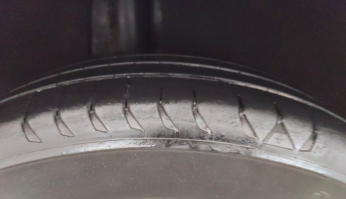 2017 Maruti Baleno ZETA CVT PETROL 1.2, Petrol, Automatic, 1,14,767 km, Right Rear Tyre Tread