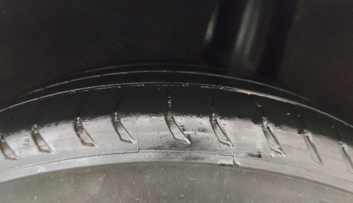 2017 Maruti Baleno ZETA CVT PETROL 1.2, Petrol, Automatic, 1,14,767 km, Left Rear Tyre Tread