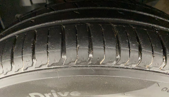 2021 Renault TRIBER 1.0 RXZ, Petrol, Manual, 6,858 km, Left Front Tyre Tread