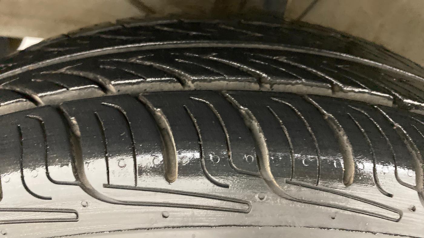 2019 Maruti Dzire VXI AMT, Petrol, Automatic, 58,998 km, Left Front Tyre Tread