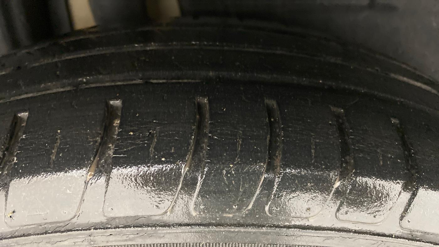 2019 Maruti Dzire VXI AMT, Petrol, Automatic, 58,998 km, Right Rear Tyre Tread