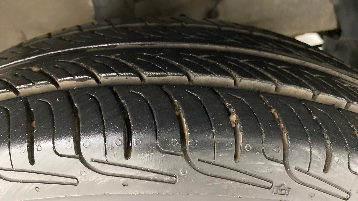 2019 Maruti Dzire VXI AMT, Petrol, Automatic, 58,998 km, Right Front Tyre Tread