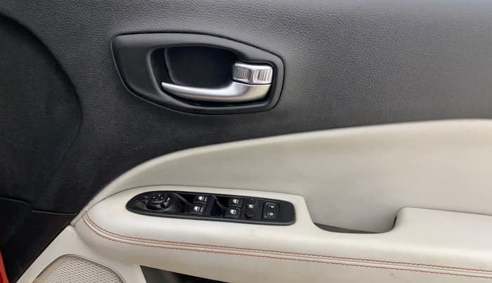 2018 Jeep Compass LIMITED (O) 1.4 PETROL AT, Petrol, Automatic, 1,05,900 km, Driver Side Door Panels Control