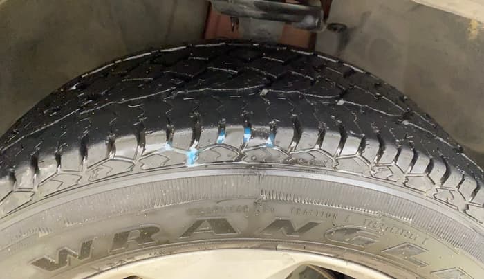 2018 Jeep Compass LIMITED (O) 1.4 PETROL AT, Petrol, Automatic, 1,05,900 km, Right Front Tyre Tread