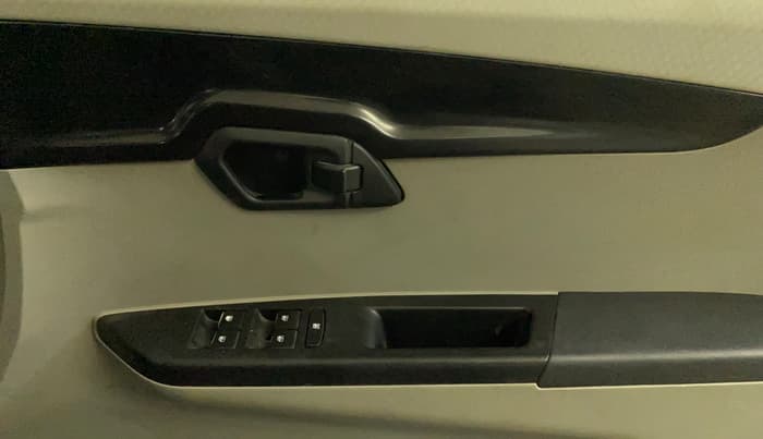 2016 Mahindra Kuv100 K4 6 STR, Petrol, Manual, 61,047 km, Driver Side Door Panels Control
