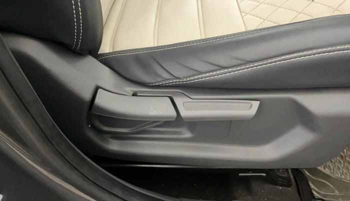 2022 Hyundai GRAND I10 NIOS SPORTZ 1.2 KAPPA VTVT CNG, CNG, Manual, 35,354 km, Driver Side Adjustment Panel