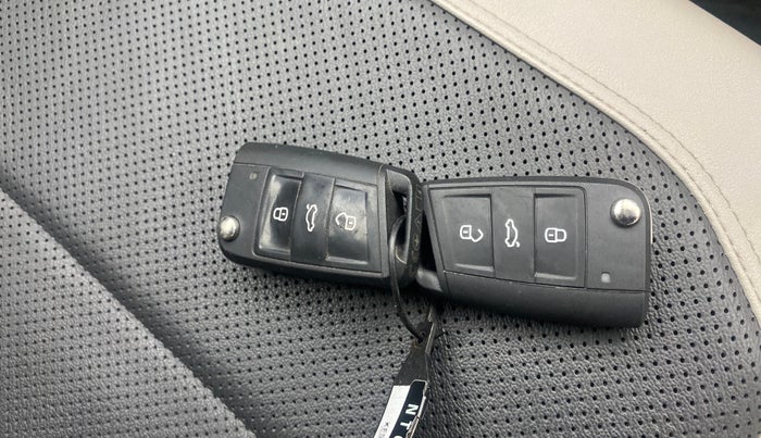 2022 Volkswagen TAIGUN TOPLINE 1.0 TSI AT, Petrol, Automatic, 44,181 km, Key Close Up