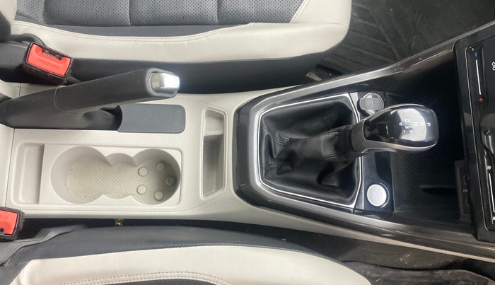 2022 Volkswagen TAIGUN TOPLINE 1.0 TSI AT, Petrol, Automatic, 44,181 km, Gear Lever