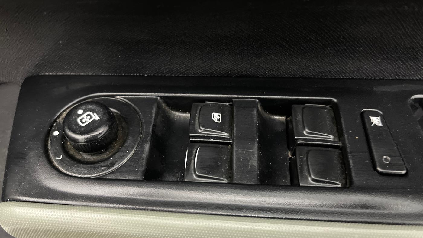 2022 Tata PUNCH ADVENTURE MT, Petrol, Manual, 23,927 km, Driver Side Door Panels Control