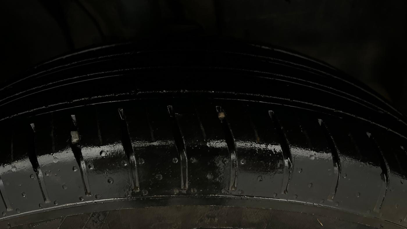 2022 Tata PUNCH ADVENTURE MT, Petrol, Manual, 23,927 km, Right Front Tyre Tread